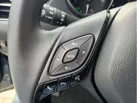 Toyota C-HR (2023) thumbnail 12