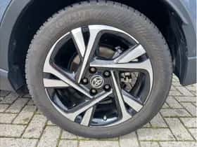 Toyota C-HR (2023) thumbnail 23