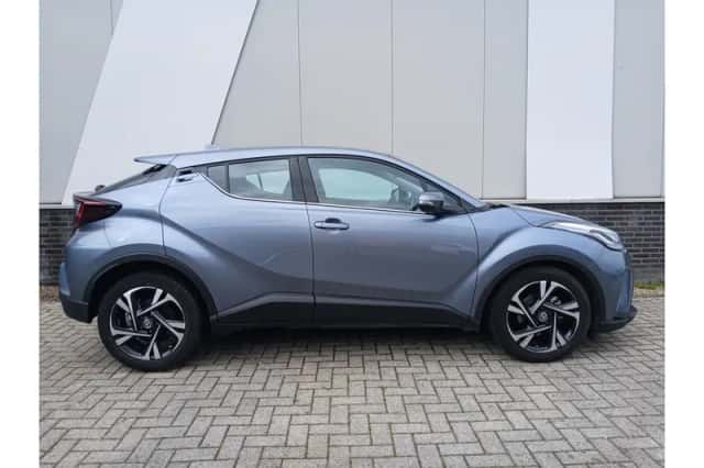 Toyota C-HR (2023) thumbnail 5