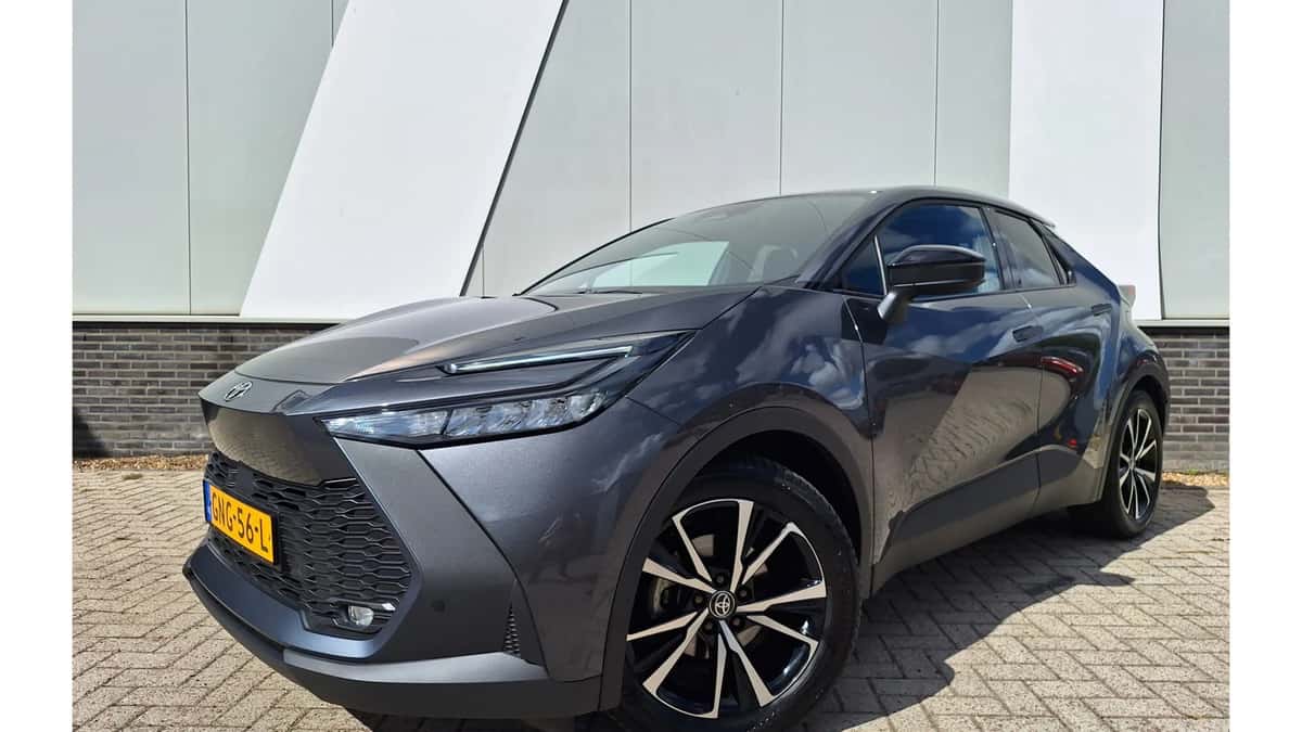 Toyota C-HR (2024) — foto 1