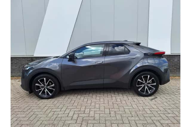 Toyota C-HR (2024) thumbnail 3