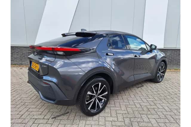 Toyota C-HR (2024) thumbnail 4