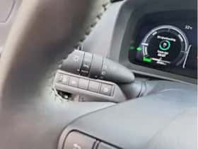 Toyota C-HR (2024) thumbnail 32