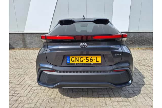 Toyota C-HR (2024) thumbnail 5