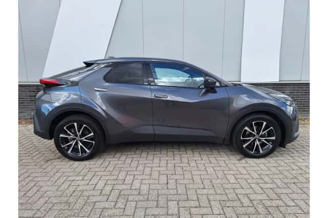 Toyota C-HR (2024) thumbnail 6