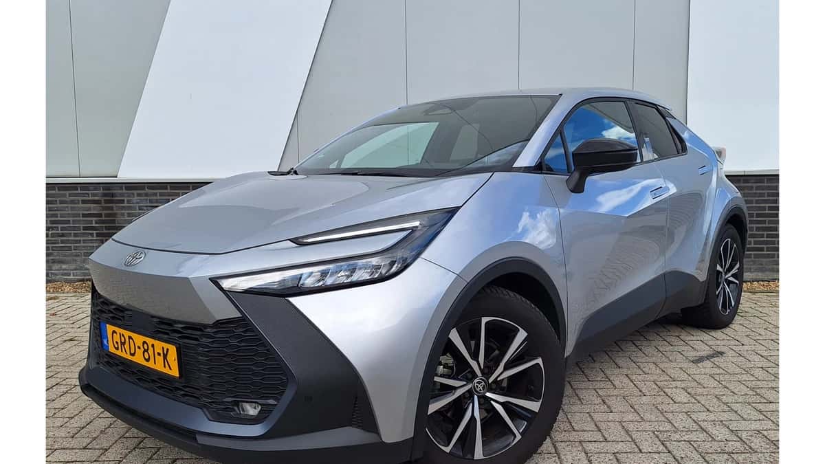 Toyota C-HR (2024) — foto 1