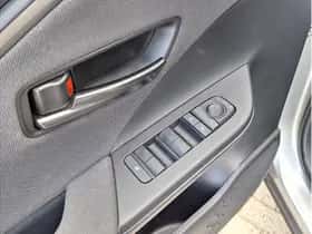 Toyota C-HR (2024) thumbnail 21