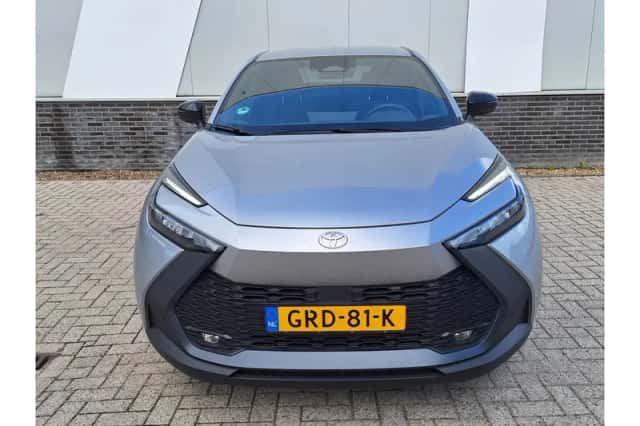 Toyota C-HR (2024) thumbnail 5