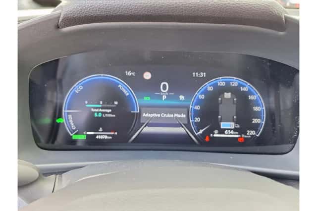 Toyota C-HR (2024) thumbnail 6