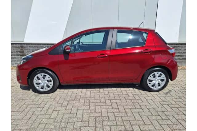 Toyota Yaris (2019) thumbnail 3