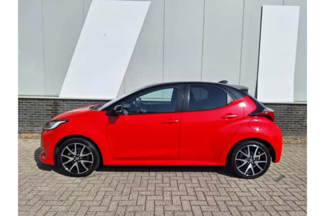 Toyota Yaris (2022) thumbnail 3