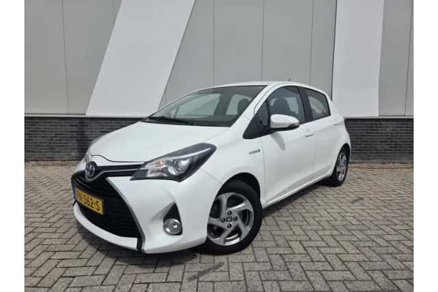 Toyota Yaris (2016) thumbnail 1