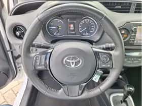 Toyota Yaris (2017) thumbnail 11