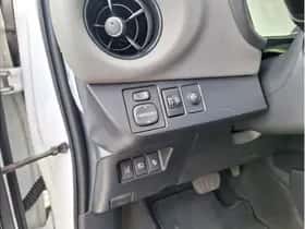 Toyota Yaris (2017) thumbnail 16