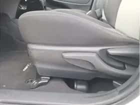 Toyota Yaris (2017) thumbnail 17