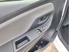 Toyota Yaris (2017) thumbnail 21