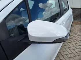 Toyota Yaris (2017) thumbnail 23