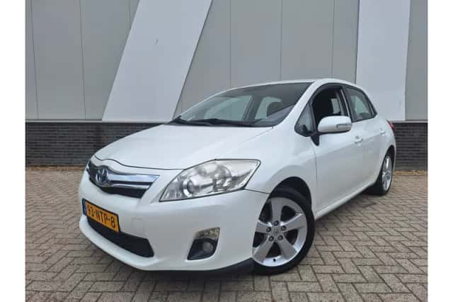 Toyota Auris (2010) thumbnail 1