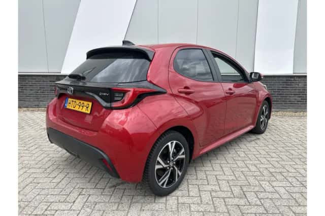 Toyota Yaris (2025) thumbnail 2