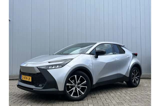 Toyota C-HR (2024) thumbnail 1