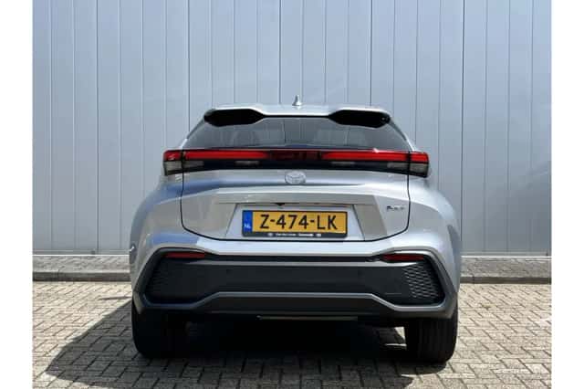 Toyota C-HR (2024) thumbnail 3