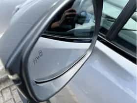 Toyota C-HR (2024) thumbnail 24