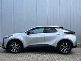 Toyota C-HR (2024) thumbnail 4