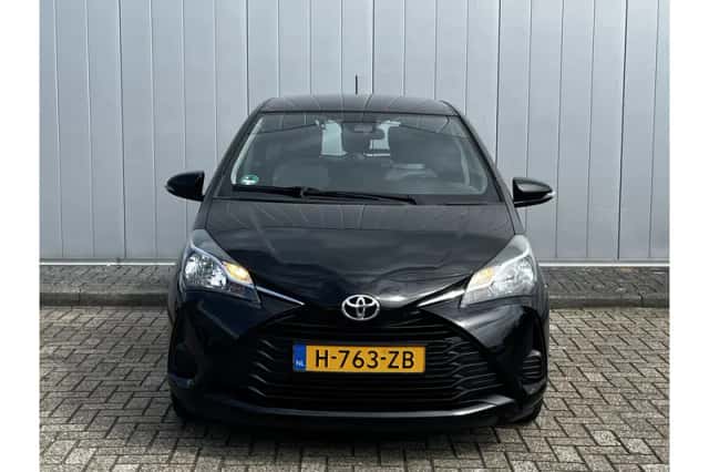 Toyota Yaris (2020) thumbnail 2