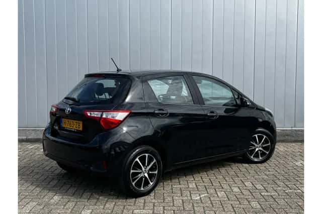 Toyota Yaris (2020) thumbnail 4