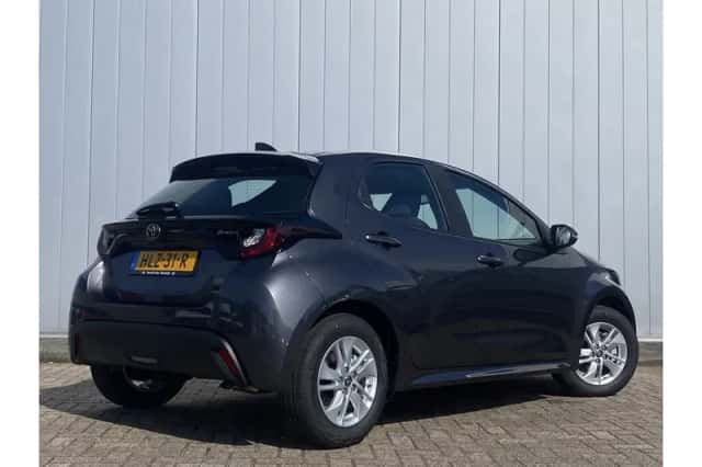 Toyota Yaris (2025) thumbnail 3