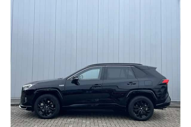 Toyota RAV4 (2022) thumbnail 2