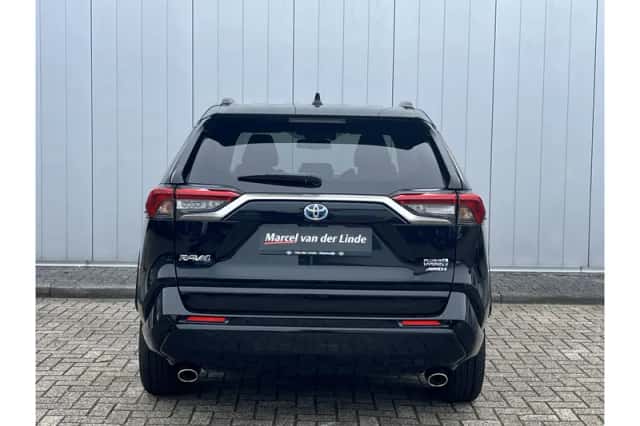 Toyota RAV4 (2022) thumbnail 5