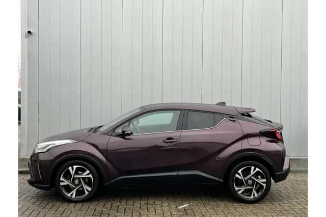 Toyota C-HR (2023) thumbnail 2