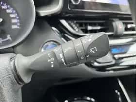 Toyota C-HR (2023) thumbnail 17