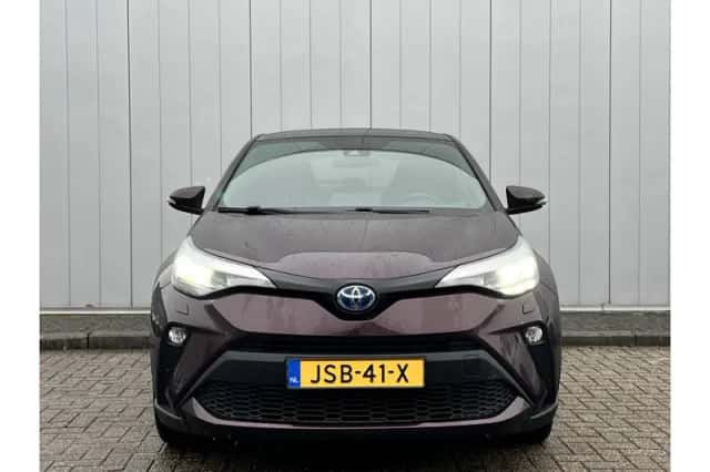 Toyota C-HR (2023) thumbnail 3