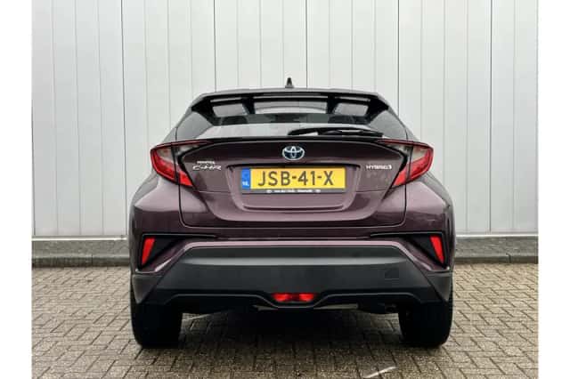Toyota C-HR (2023) thumbnail 4