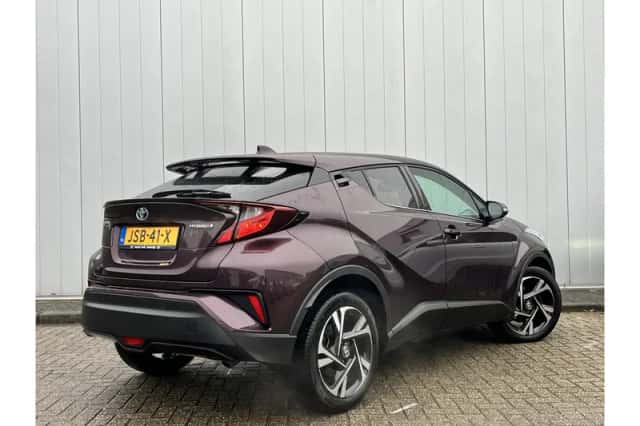 Toyota C-HR (2023) thumbnail 5