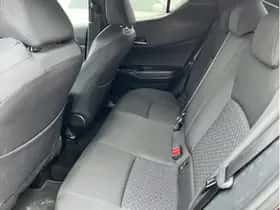Toyota C-HR (2023) thumbnail 9