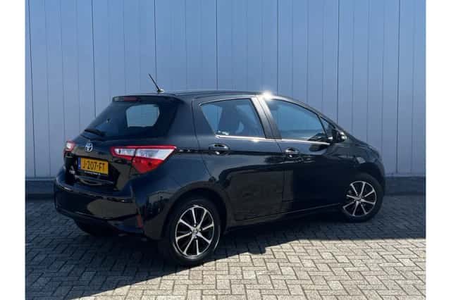 Toyota Yaris (2020) thumbnail 4