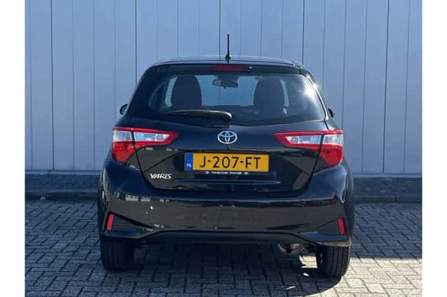 Toyota Yaris (2020) thumbnail 5