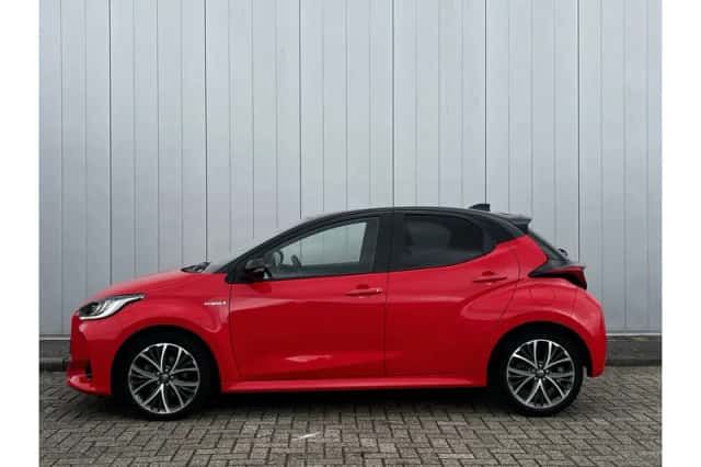 Toyota Yaris (2021) thumbnail 2