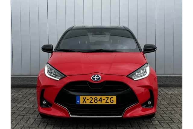 Toyota Yaris (2021) thumbnail 3