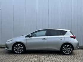 Toyota Auris (2016) thumbnail 2