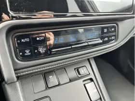 Toyota Auris (2016) thumbnail 18