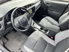 Toyota Auris (2016) thumbnail 6
