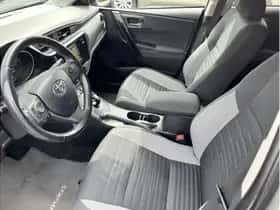 Toyota Auris (2016) thumbnail 7