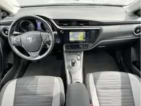 Toyota Auris (2016) thumbnail 9