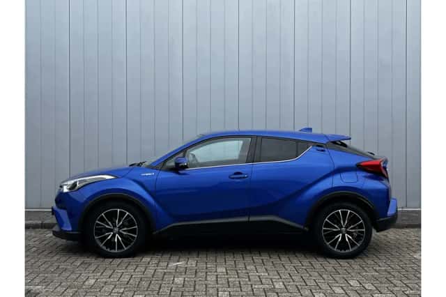 Toyota C-HR (2018) thumbnail 2