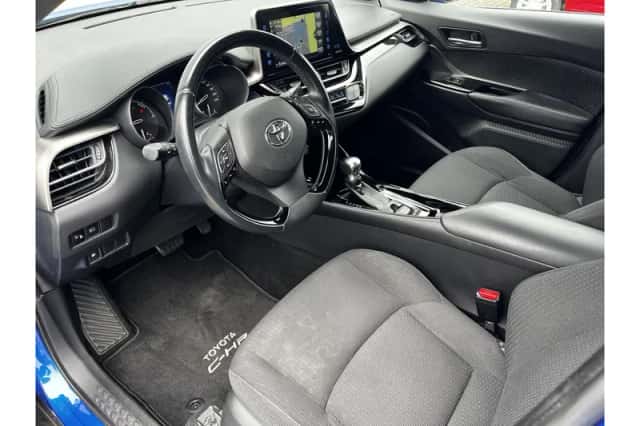 Toyota C-HR (2018) thumbnail 6