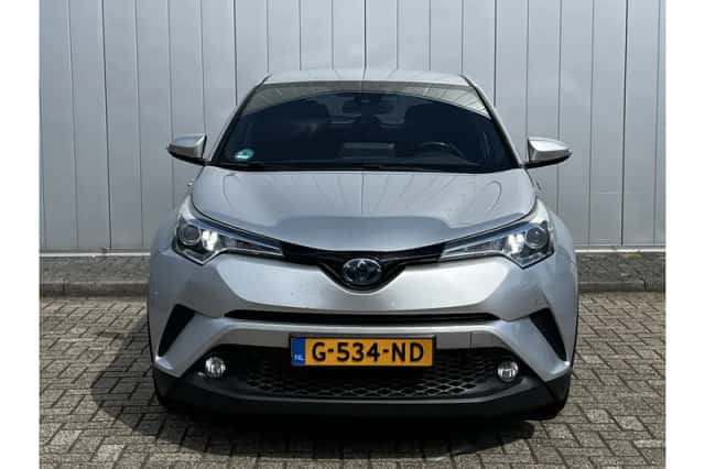 Toyota C-HR (2019) thumbnail 2